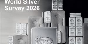 다양한 크기의 실버바(은괴)가 쌓여 있고, 왼쪽에는 “World Silver Survey 2026” 문구가 크게 표시된 이미지